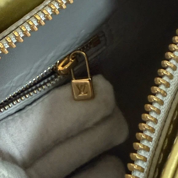 Authentic Louis Vuitton Vernis Houston Tote Shoulder Bag! Comes with COA! - Picture 14 of 16